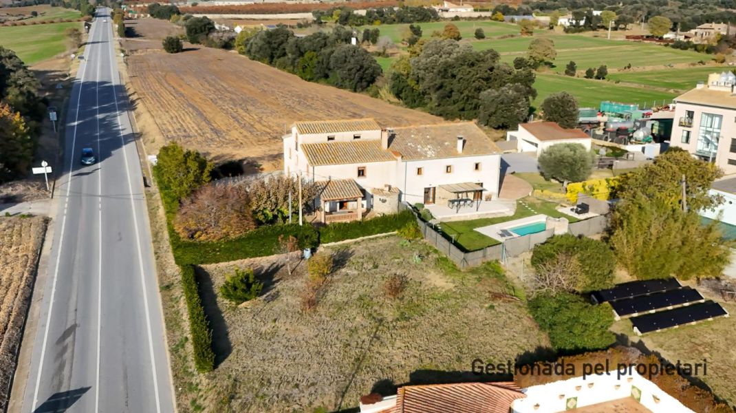 MASIA RENOVADA AMB ENCANT A SANT DALMAI