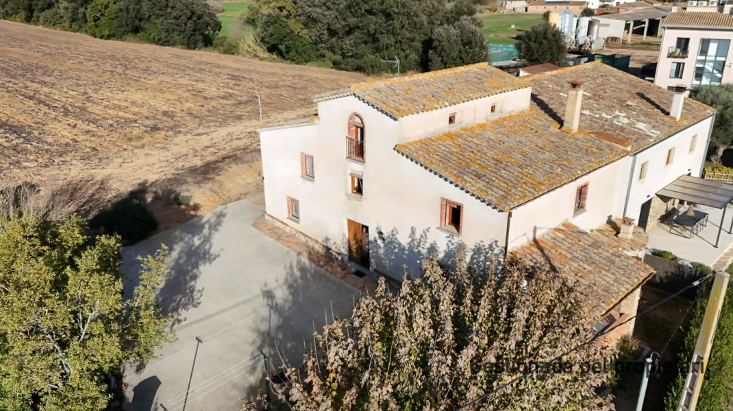 MASIA RENOVADA AMB ENCANT A SANT DALMAI