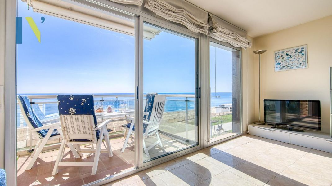 SEAFRONT APARTMENT WITH TOURIST LICENSE AND PK