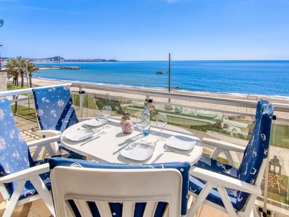 SEAFRONT APARTMENT WITH TOURIST LICENSE AND PK