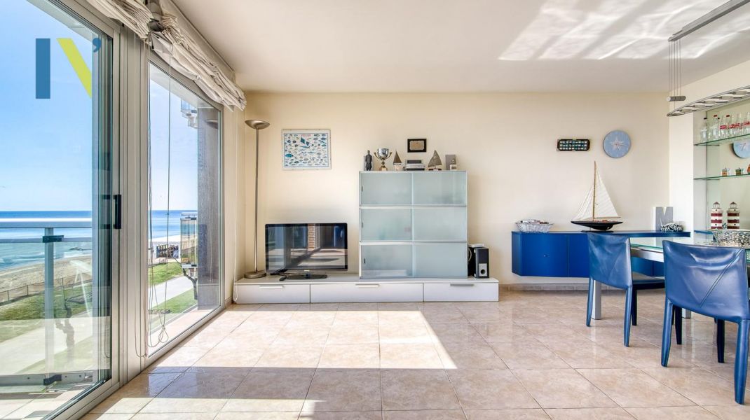 SEAFRONT APARTMENT WITH TOURIST LICENSE AND PK