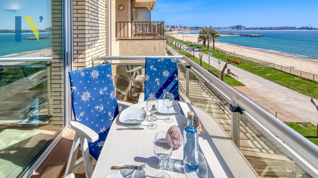 SEAFRONT APARTMENT WITH TOURIST LICENSE AND PK