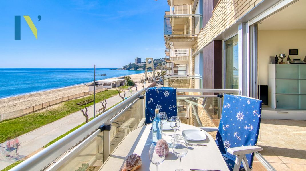 SEAFRONT APARTMENT WITH TOURIST LICENSE AND PK