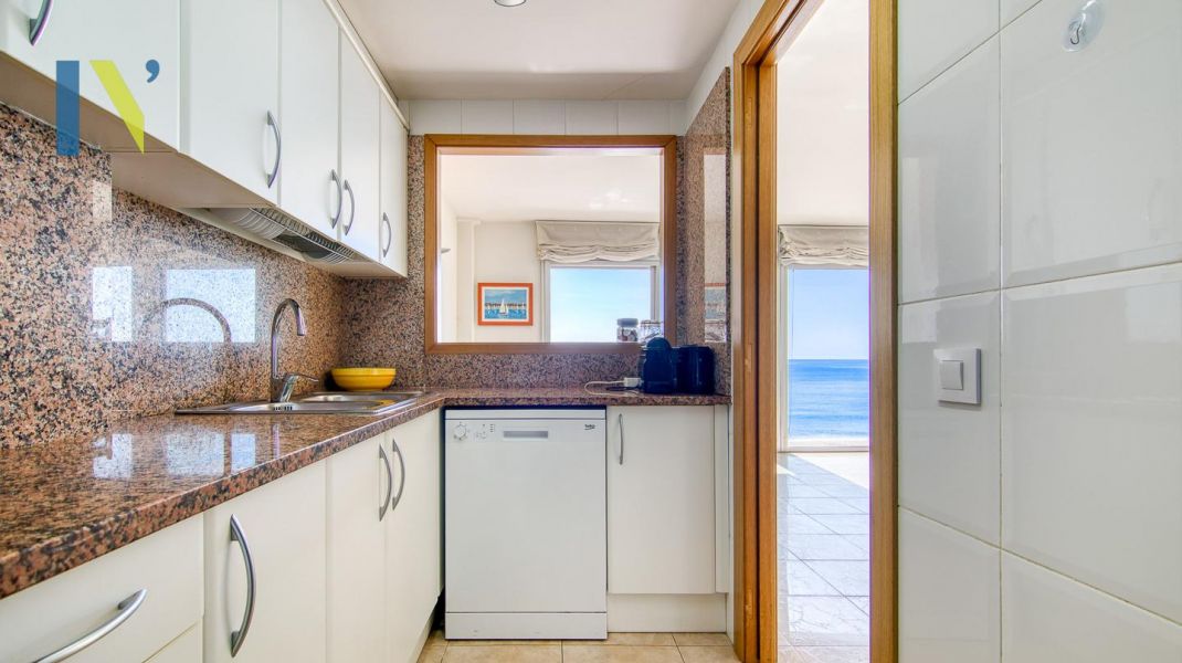 SEAFRONT APARTMENT WITH TOURIST LICENSE AND PK