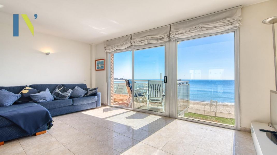 SEAFRONT APARTMENT WITH TOURIST LICENSE AND PK