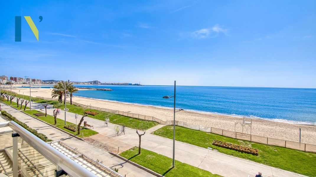 SEAFRONT APARTMENT WITH TOURIST LICENSE AND PK