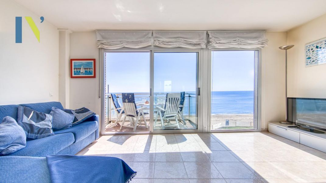 SEAFRONT APARTMENT WITH TOURIST LICENSE AND PK