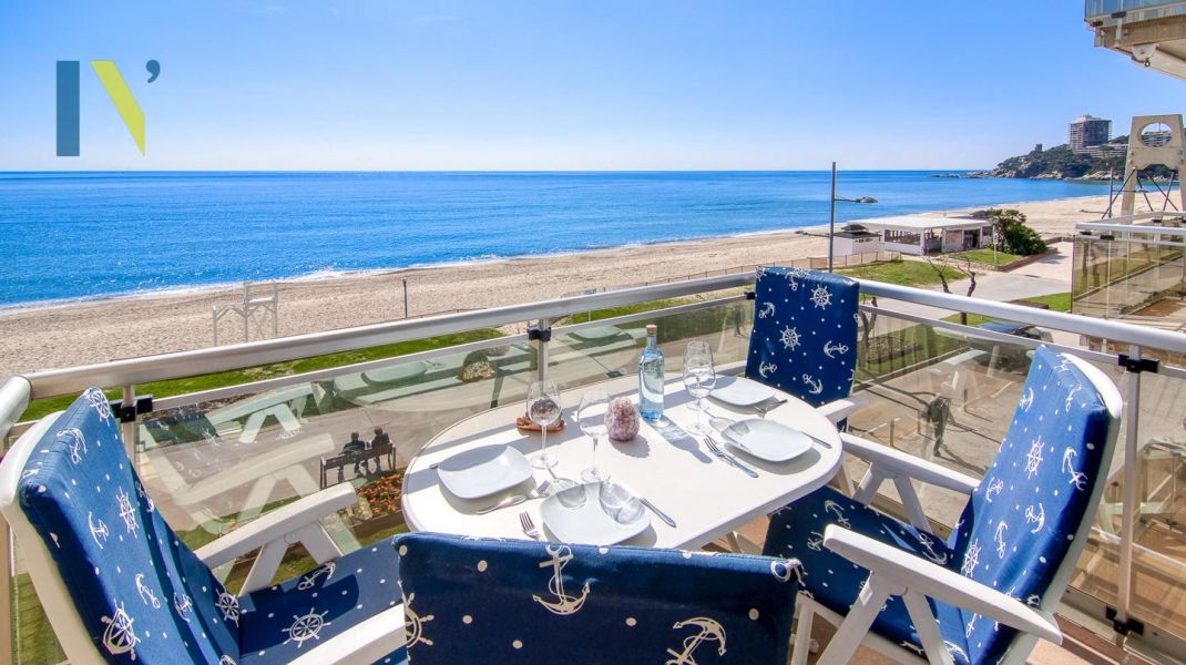 SEAFRONT APARTMENT WITH TOURIST LICENSE AND PK