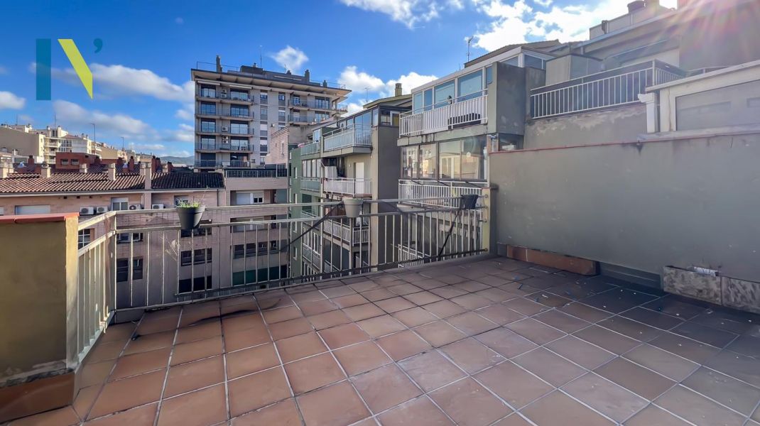 ÀTIC AMB TERRASSA AL CENTRE