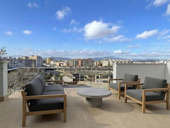 ÀTIC AMB TERRASSA AL CENTRE