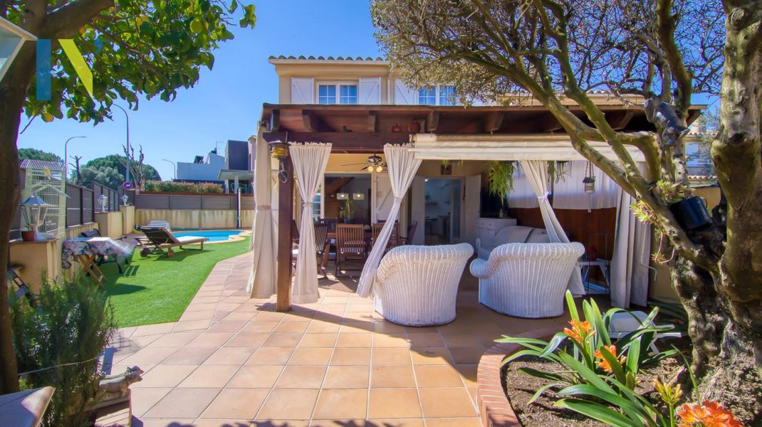 Jardí, piscina y vida exterior a Vilablareix