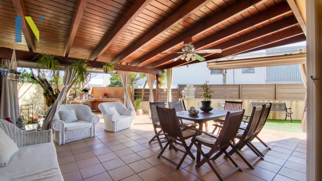 Jardín, piscina y vida exterior en Vilablareix