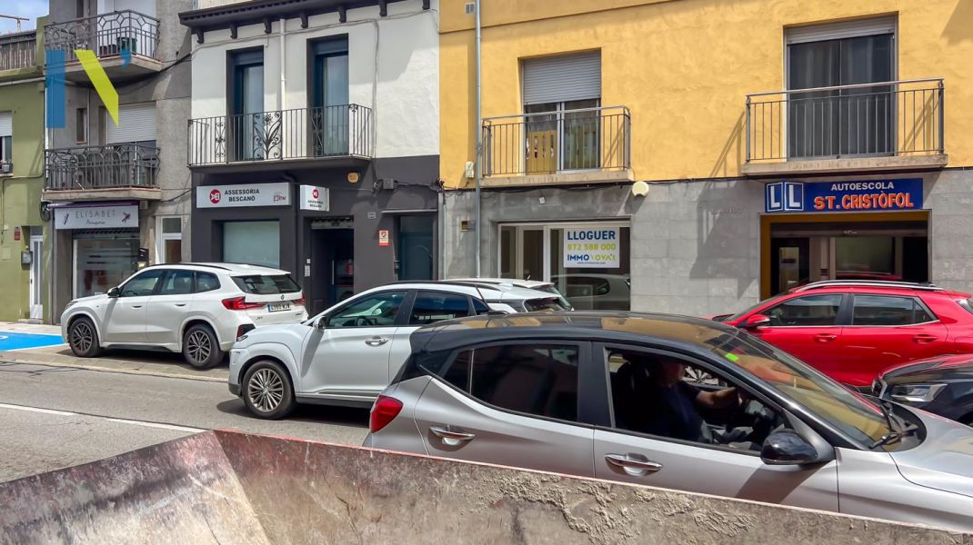 LOCAL 1A LÍNIA DE CRTA. A BESCANÓ