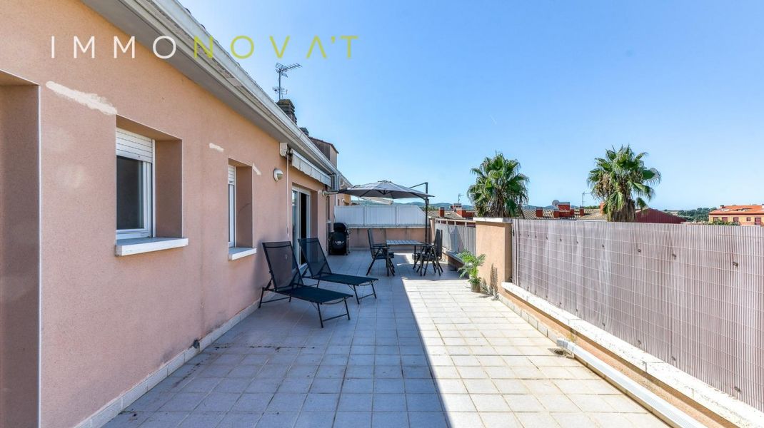 ÀTIC AMB GRAN TERRASSA I 2 PK I PISCINA COM.