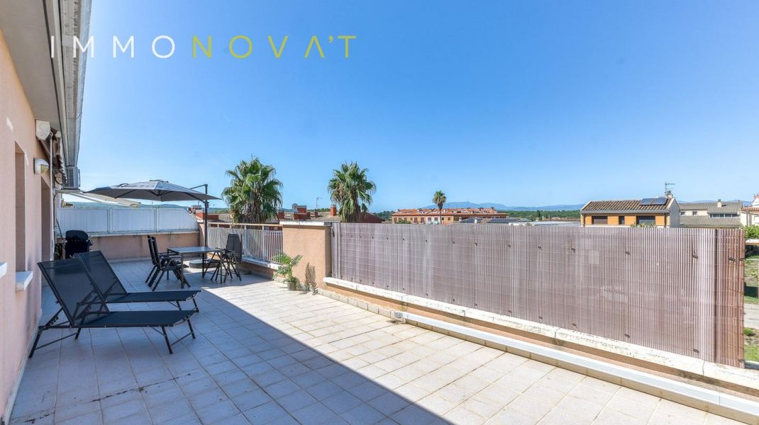 ÀTIC AMB GRAN TERRASSA I 2 PK I PISCINA COM.