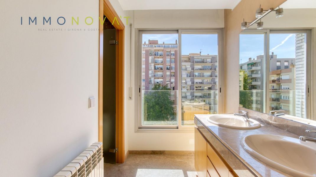 ELEGÀNCIA, LLUM I TRANQUIL·LITAT A GIRONA