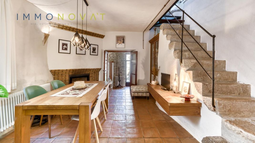CASA DE POBLE AMB ENCANT A 4 VENTS
