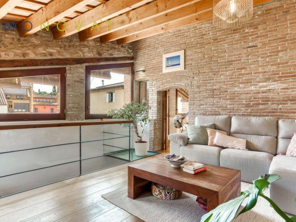 CASA DE POBLE AMB ENCANT A 4 VENTS