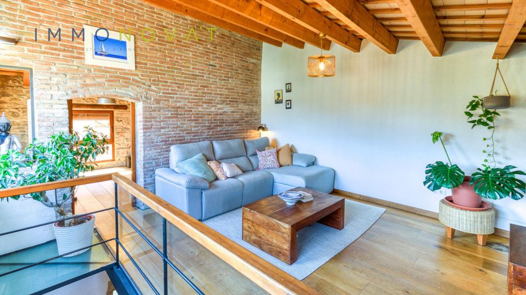 CASA DE POBLE AMB ENCANT A 4 VENTS