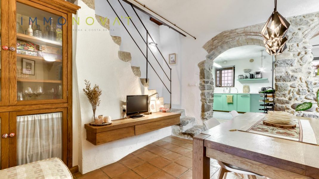 CASA DE POBLE AMB ENCANT A 4 VENTS