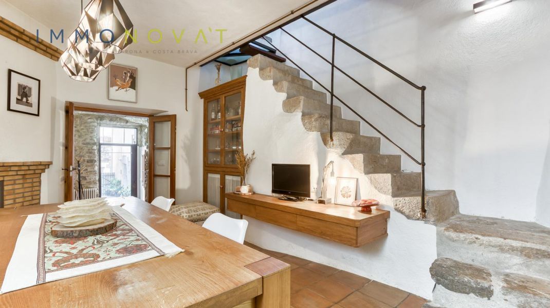 CASA DE POBLE AMB ENCANT A 4 VENTS