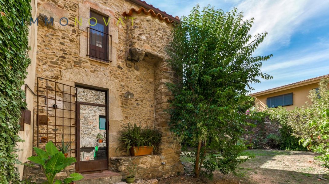 CASA DE POBLE AMB ENCANT A 4 VENTS