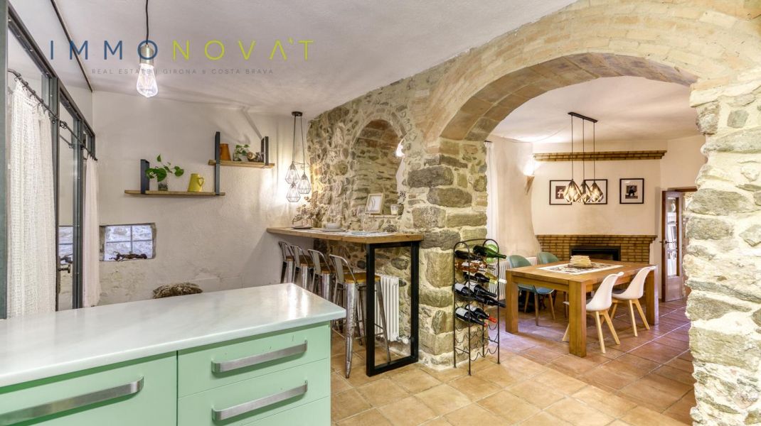 CASA DE POBLE AMB ENCANT A 4 VENTS
