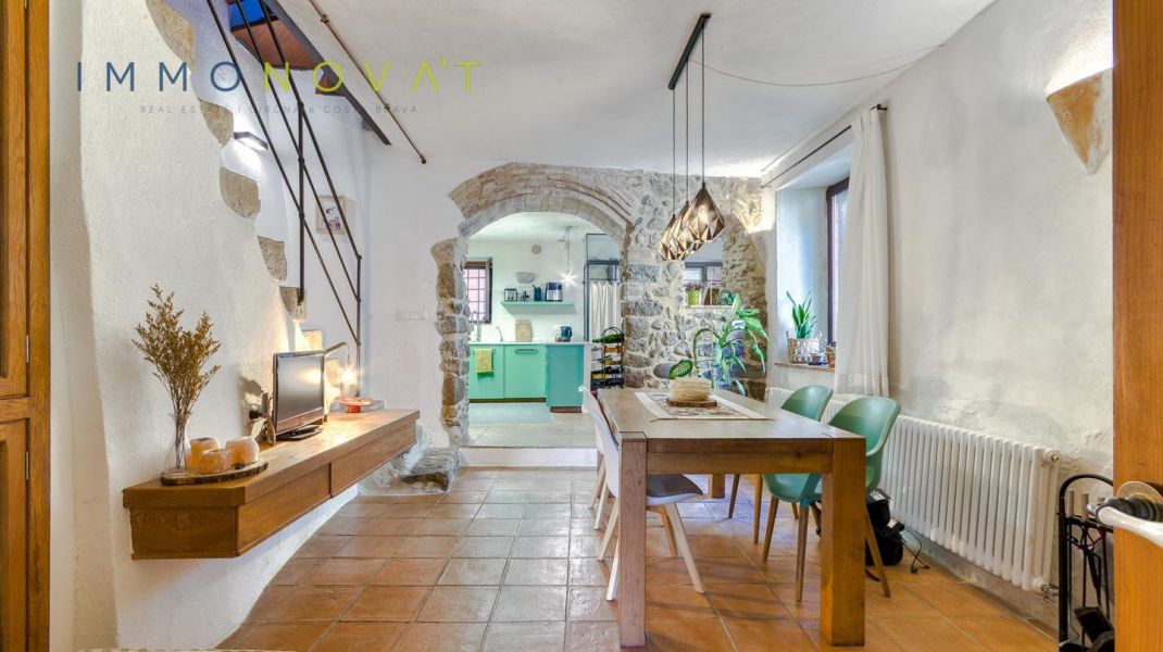 CASA DE POBLE AMB ENCANT A 4 VENTS